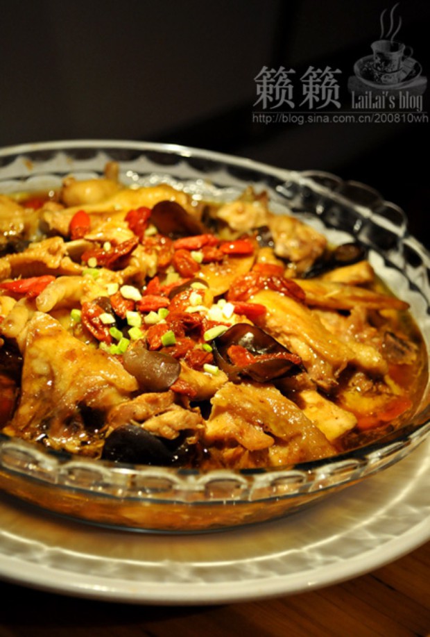 枸杞黑木耳蒸滑鸡的做法_怎么做,枸杞黑木耳蒸滑鸡如何做好吃详细步骤图解的做法