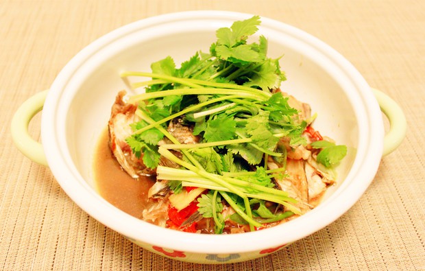 葱姜焖鱼骨的做法 葱姜焖鱼骨的做法