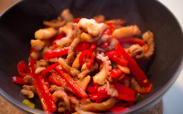 红椒肉丝炒鱿鱼的做法 红椒肉丝炒鱿鱼的做法