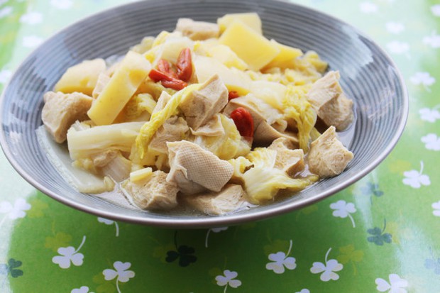 宴客素菜 白菜炖冻豆腐的做法,怎么做,白菜炖冻豆腐如何做好吃详细步骤图解的做法