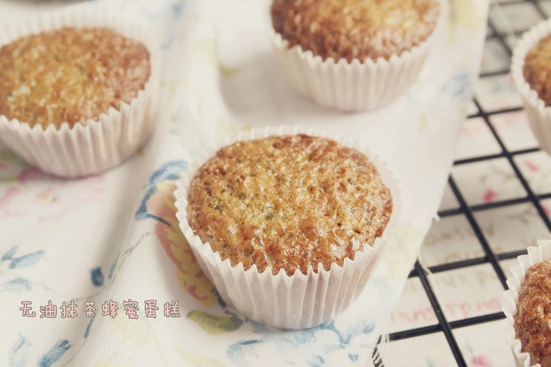 无油抹茶蜂蜜蛋糕的做法,怎么做,无油抹茶蜂蜜蛋糕如何做好吃详细步骤图解的做法