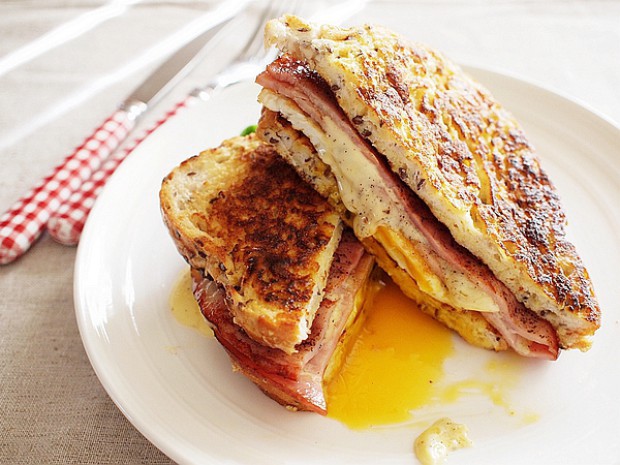 咸火腿鸡蛋煎三明治的做法 咸火腿鸡蛋煎三明治的做法