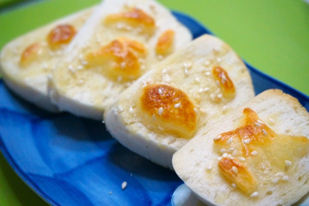 芝士咸香烤馒头片的做法 芝士咸香烤馒头片的做法