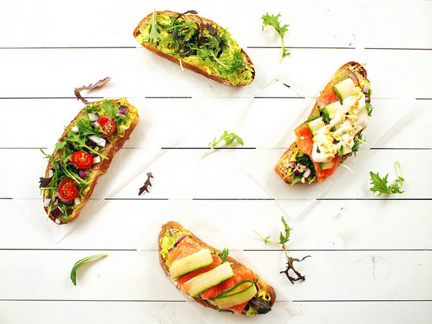 熏三文鱼配酸酵白面包的做法 熏三文鱼配酸酵白面包的做法