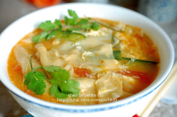 番茄蛋花云吞皮汤面的做法 番茄蛋花云吞皮汤面的做法