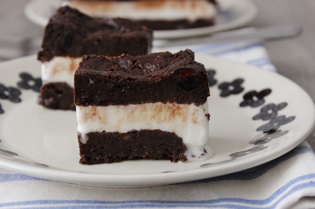 布朗尼冰淇淋蛋糕的做法,怎么做,布朗尼冰淇淋蛋糕如何做好吃详细步骤图解的做法