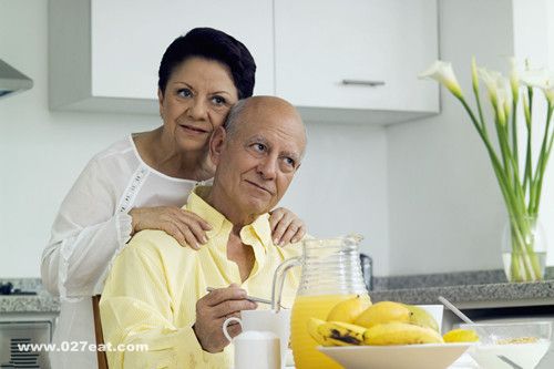 老人饮食过淡易营养不良 老人饮食该注意什么 www.027eat.com