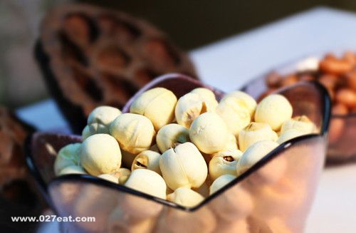 秋冬季节滋补说莲子 养心安神健脾补肾 www.027eat.com