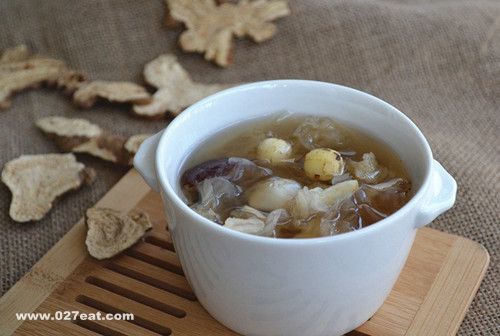 百合莲子银耳汤 百合莲子银耳汤的做法 www.027eat.com