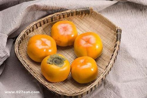吃柿子可以驱除黑眼圈 www.027eat.com