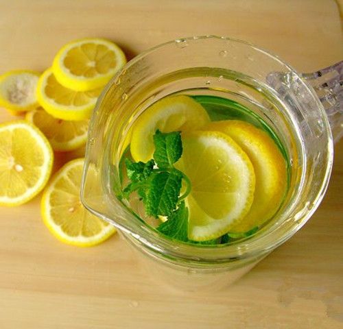 柠檬片泡水的功效与作用 www.027eat.com