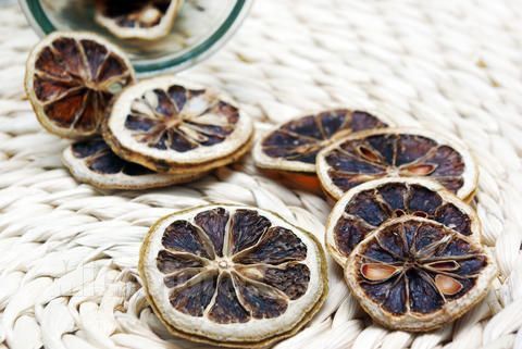 干柠檬片的功效与作用 干柠檬片泡水喝的优劣势 www.027eat.com