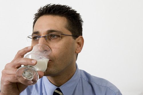 喝牛奶的注意事项 喝牛奶10个误区 www.027eat.com