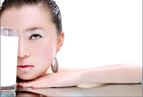 牛奶养颜法:14妙用 滋养皮肤抗衰老 www.027eat.com