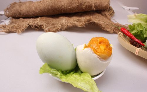 鸭蛋的功效作用 鸭蛋有哪些做法 www.027eat.com