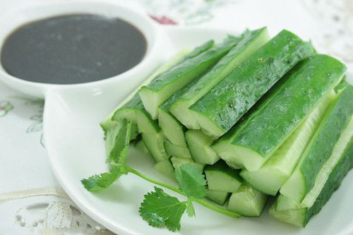 秋冬补水排毒吃黄瓜 细数黄瓜14大好处 www.027eat.com