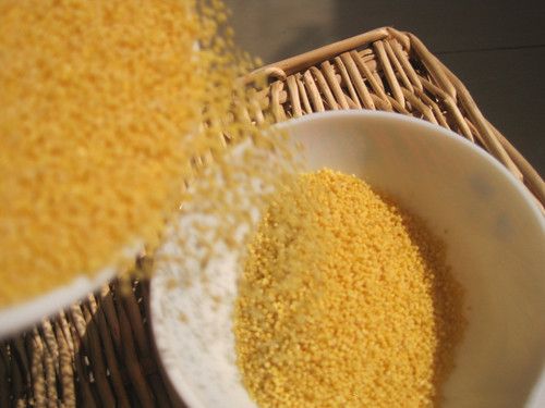 小米熬粥健胃补血 推荐7种药膳小米粥 www.027eat.com