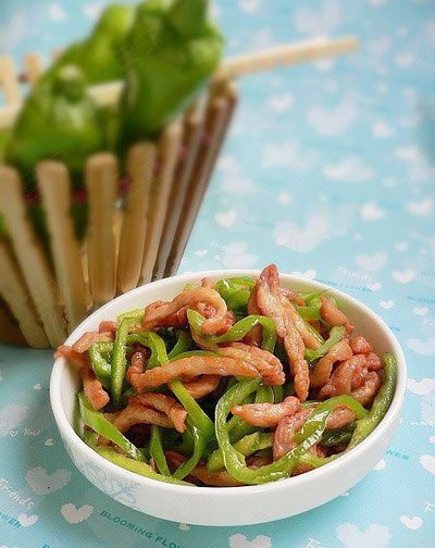 牛肉搭配青椒 营养价值高 www.027eat.com