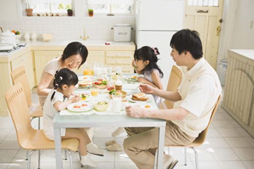 中国饮食礼仪 用餐排座大有讲究 www.027eat.com