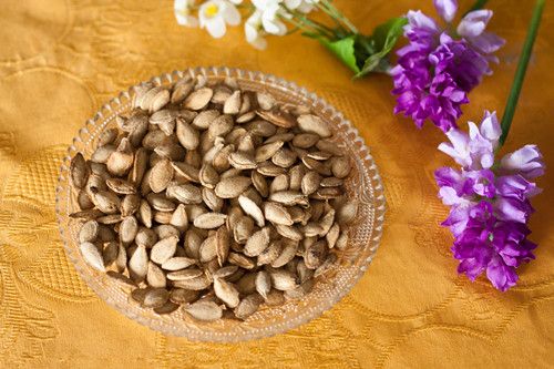 保护男人前列腺 一定要多吃南瓜子核桃仁 www.027eat.com