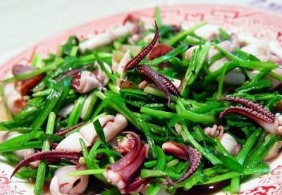 韭菜炒鱿鱼的做法 www.027eat.com