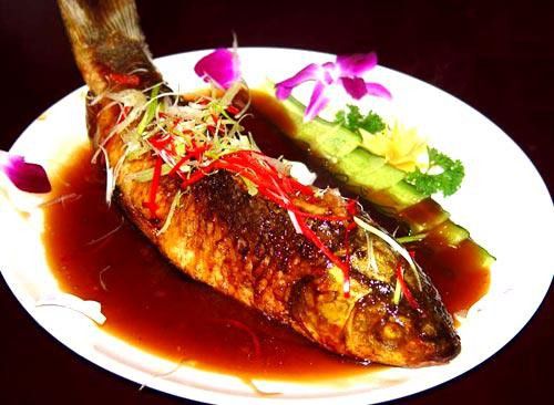 鲁菜:蒜泥鱼的做法 www.027eat.com