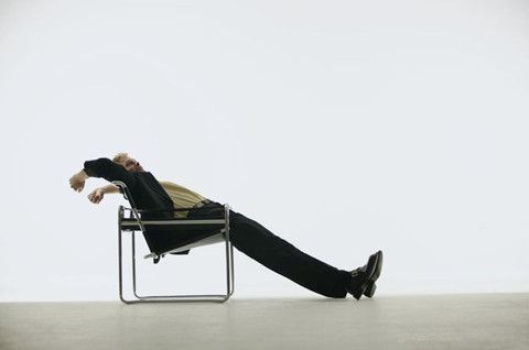 常伸懒腰有助预防腰肌劳损 www.027eat.com