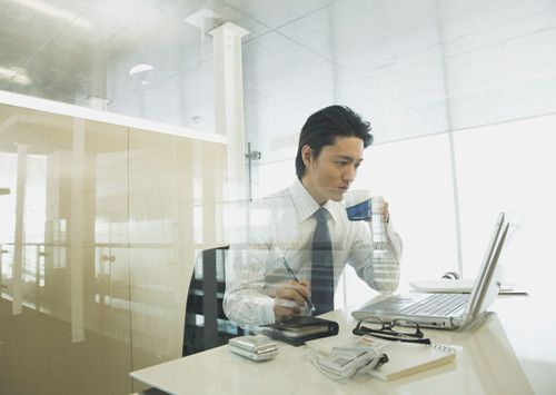 经常熬夜的男人如何补 www.027eat.com