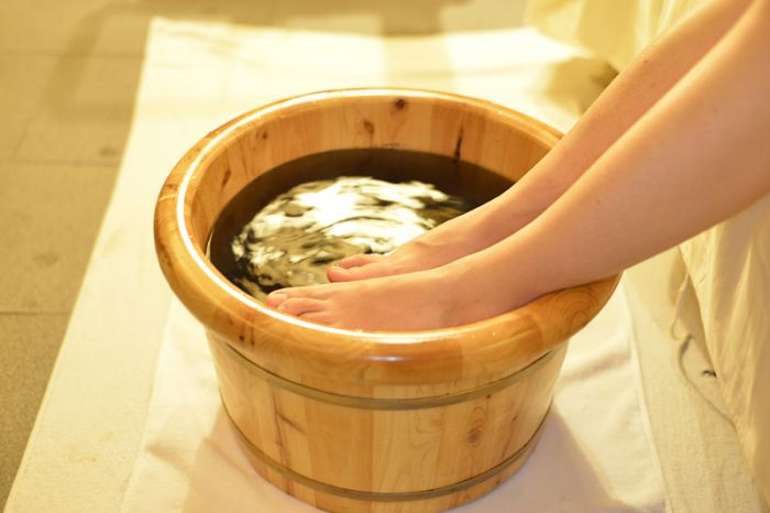 足浴泡脚有讲究在家保健要慎重 www.027eat.com