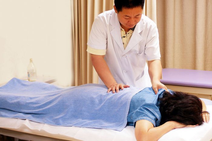 中医推拿常用的手法 调理人体经络 www.027eat.com