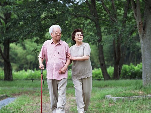 老人延年益寿巧用嘴 www.027eat.com