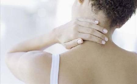 落枕如何进行治疗 落枕的原因有哪些 www.027eat.com