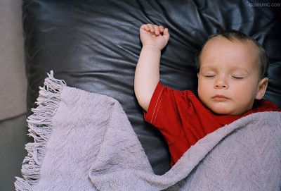 和宝宝3岁前分床睡 对幼儿睡眠最好 www.027eat.com