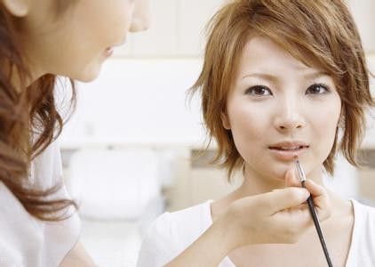 女性美容 七个技巧让化妆不伤肌肤 www.027eat.com
