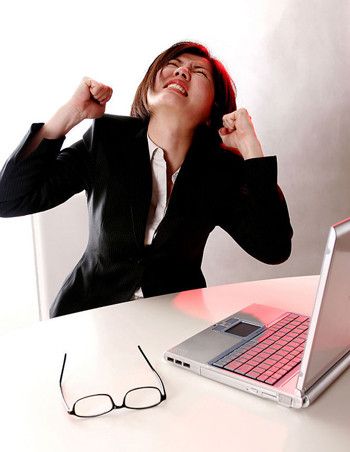 10�а�Ů��Զ���ǽ��� www.027eat.com