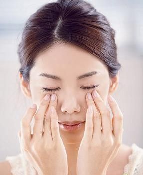 �ϰ����۾�ƣ�͵İ�ĦѨλ����Щ www.027eat.com