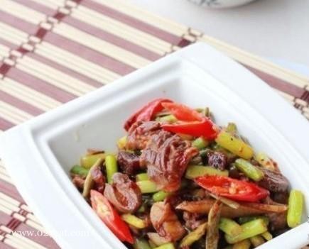 上班族下饭菜 蒜苗酸豇豆爆鸡杂的做法,如何做,蒜苗酸豇豆爆鸡杂怎么做好吃详细步骤图解的做法