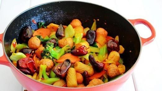 宴客荤菜 麻辣香锅的做法,如何做,麻辣香锅怎么做好吃详细步骤图解的做法