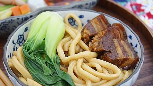 红烧肉手工拉面的做法,如何做,红烧肉手工拉面怎么做好吃详细步骤图解的做法