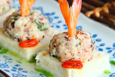 凤尾虾球蒸鱼糕的做法 凤尾虾球蒸鱼糕的做法