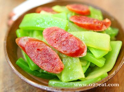 腊肠炒莴笋的做法 腊肠炒莴笋的做法
