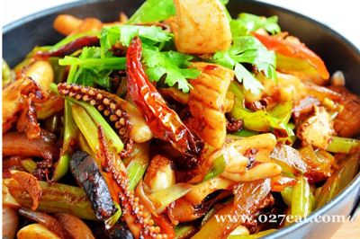 麻辣鱿鱼香锅的做法 麻辣鱿鱼香锅的做法