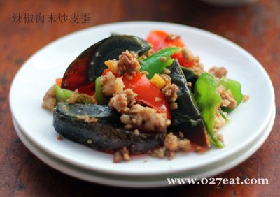 辣椒肉末炒皮蛋的做法 辣椒肉末炒皮蛋的做法