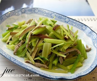 芹菜炒肉丝香干的做法 芹菜炒肉丝香干的做法