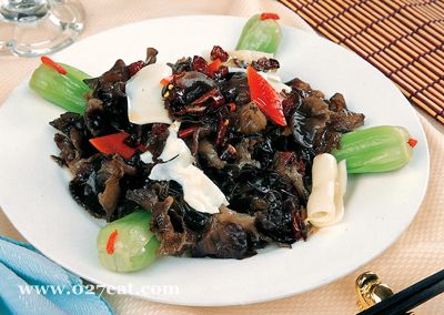 木耳炒黄喉的做法 木耳炒黄喉的做法