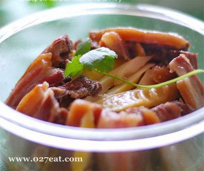 咸肉蒸春笋的做法 咸肉蒸春笋的做法