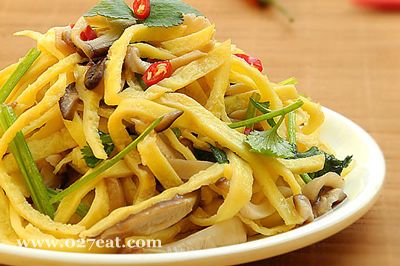 凉拌蛋皮丝的做法 凉拌蛋皮丝的做法