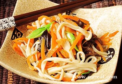 胡萝卜炒金针菇的做法 胡萝卜炒金针菇的做法