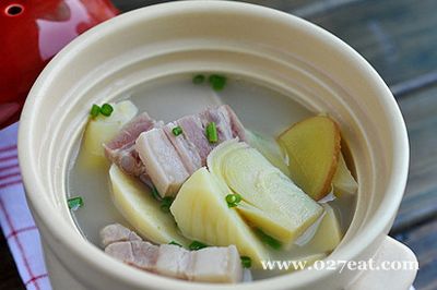 咸肉炖毛笋的做法 咸肉炖毛笋的做法