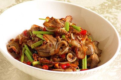 芹菜炒拆骨肉的做法 芹菜炒拆骨肉的做法